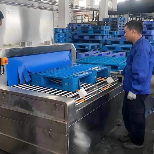 工业级高压热水全自动清洗设备 工厂塑料托盘清洁的高效解决方案